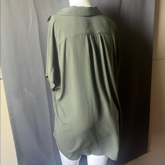 Reitmans Green Cuffed Sleeve Blouse with Notched Collar - Picture 5 of 6